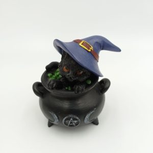 FIGURA DE RESINA GATO WICCA CON CALDERO