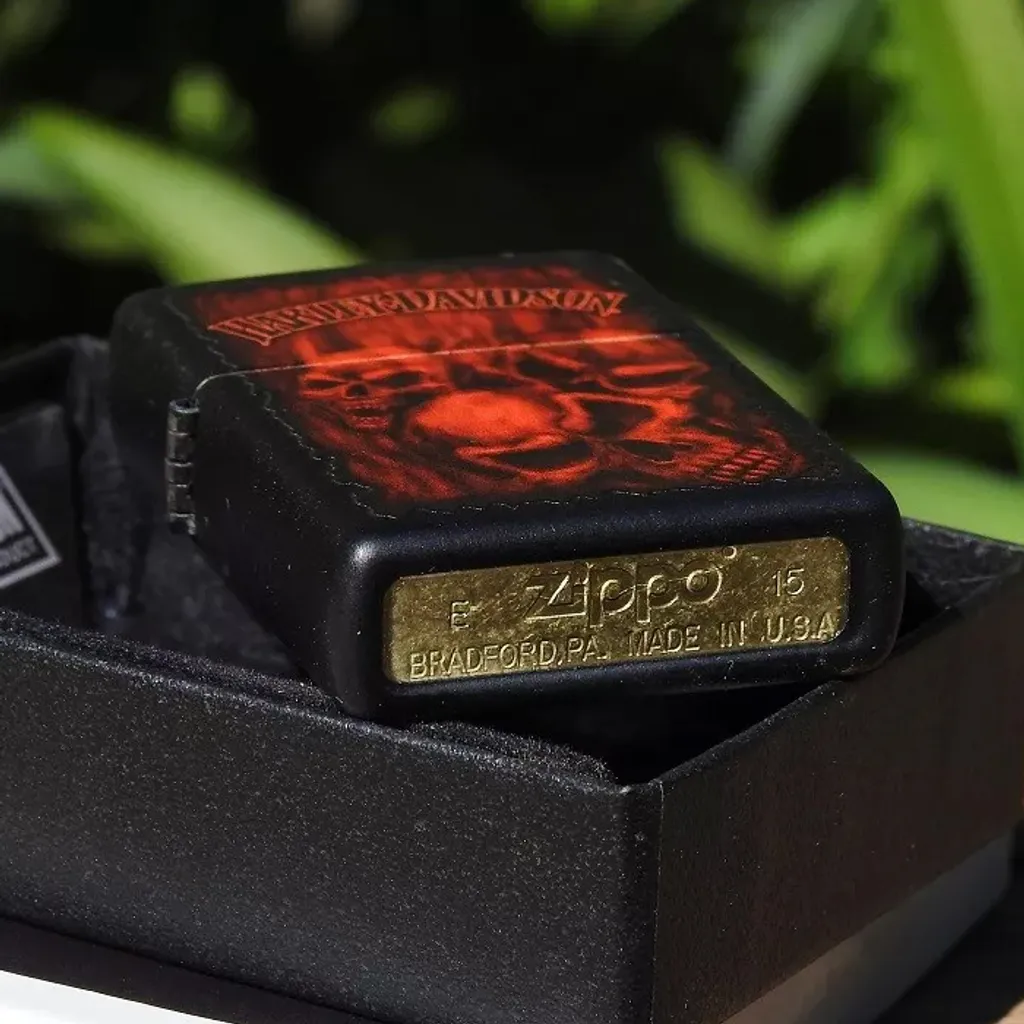 ZIPPO HARLEY DAVIDSON RED SKULLS LIGHTER - Imagen 3